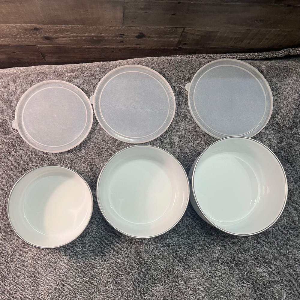 Vintage Lincoware Enamel Nesting Bowls Set of 3 Blue Onion Floral White Lids - Picture 3 of 6